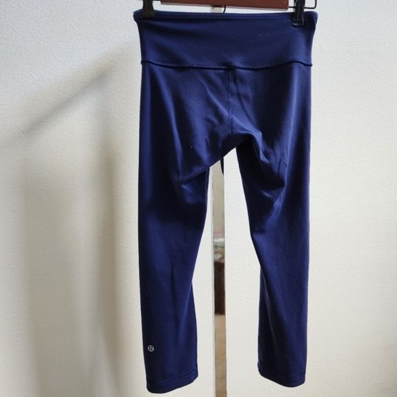 Lululemon wonder Under crop reversible Navy/blue, Size 4 - Picture 8 of 12